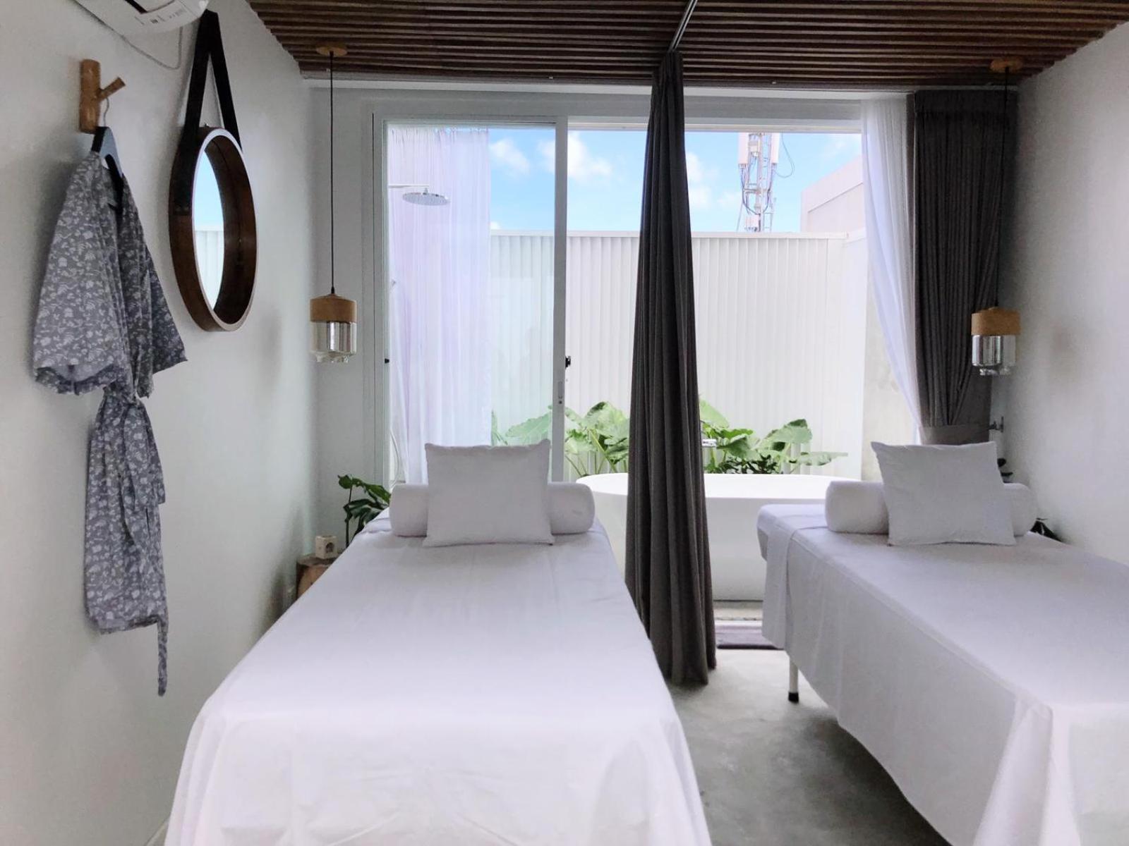 Lloyd'S Inn Bali Seminyak Exterior foto